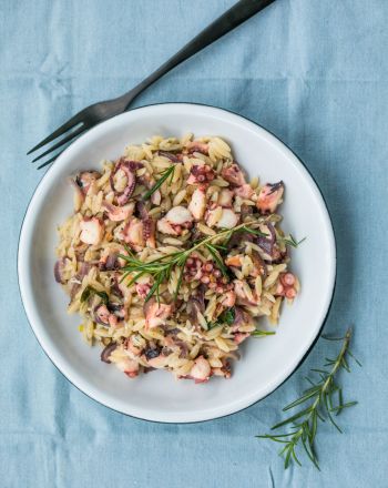 Κριθαρότο με χταπόδι & δεντρολίβανο