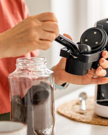 Λήγει ο καφές και πώς να τον αποθηκεύσεις σωστά για να διατηρηθεί περισσότερο;