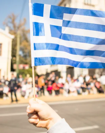 28η Οκτωβρίου στην Αθήνα: Μεζεδοπωλεία στο κέντρο και πέριξ για μετά την παρέλαση