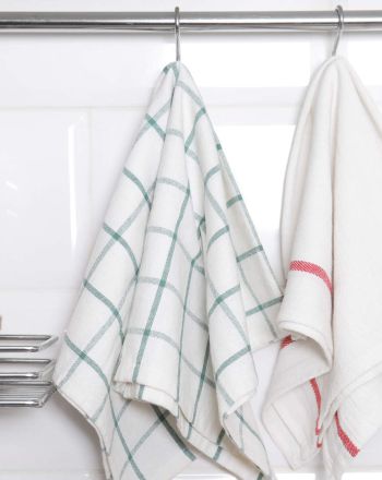 Πετσέτες κουζίνας: Ποιο είναι το κόλπο για να τις πλένεις και να τις απολυμαίνεις πλήρως 