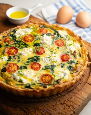 Κις με σπανάκι, τοματίνια και μοτσαρέλα