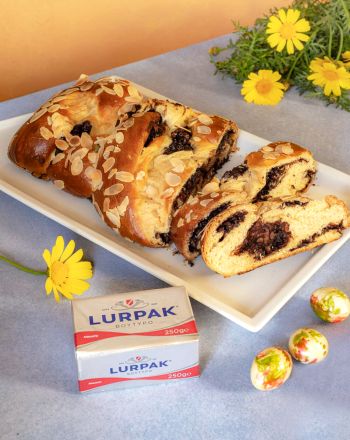 Τσουρέκι γεμιστό με κακάο και καρύδια βήμα-βήμα