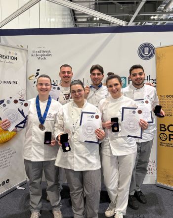 La Chef Levi: Με 10 Μετάλλια επέστρεψαν οι σπουδαστές της από τον Διεθνή Διαγωνισμό Γαστρονομίας International Salon Culinaire στο Λονδίνο 