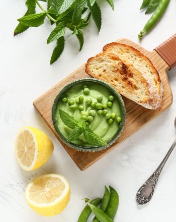 Ντιπ αρακά με γιαούρτι και λεμόνι