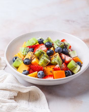 Φρουτοσαλάτα με αρωματικό σιρόπι ρούμι & σιρόπι σφενδάμου