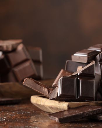 Μαύρη σοκολάτα vs. γάλακτος: Ποια είναι πιο υγιεινή; 