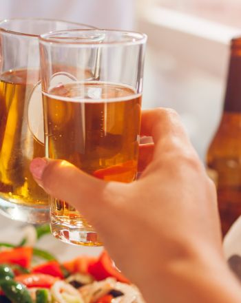 Ταιριάζει η μπίρα στο πασχαλινό τραπέζι; Και πώς να τη συνδυάσεις