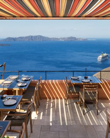 Το Rizes Gastro Taverna επιστρέφει στη Σαντορίνη