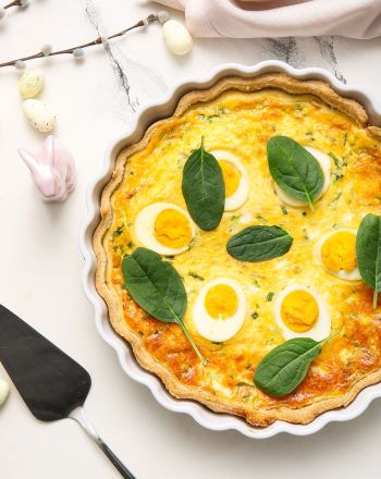 Τάρτα με βραστά αυγά και φρέσκα κρεμμυδάκια