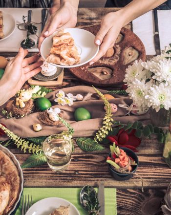 Πάσχα για vegans και vegetarians: Tips και συνταγές που θα ζήλευαν και οι κρεατοφάγοι