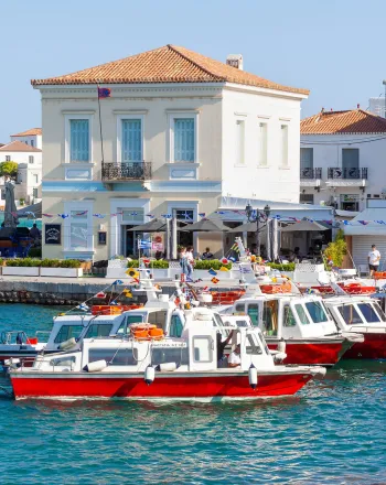 Spetses in a weekend: the best beaches, restaurants and things to do