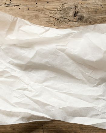 Γιατί αξίζει να βάζεις αντικολλητικό χαρτί ψησίματος στα συρτάρια του ψυγείου 