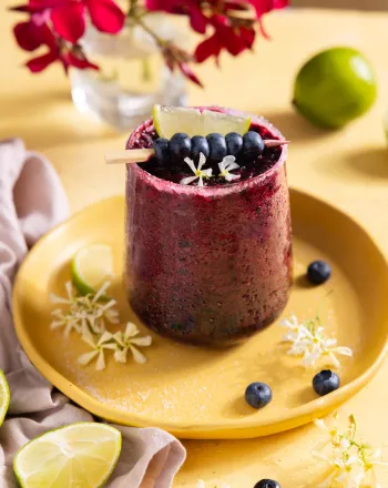 Blueberry Paloma: Το δροσιστικό κοκτέιλ με μύρτιλα που θα λατρέψεις φέτος το καλοκαίρι