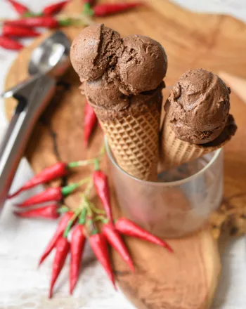 Vegan παγωτό σοκολάτα με τσίλι