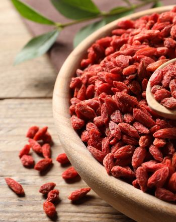 Goji berries: Η ιστορία και τα οφέλη του μικρού κόκκινου καρπού
