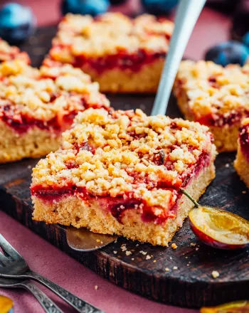 Κέικ με βανίλιες, ούζο και επικάλυψη crumble