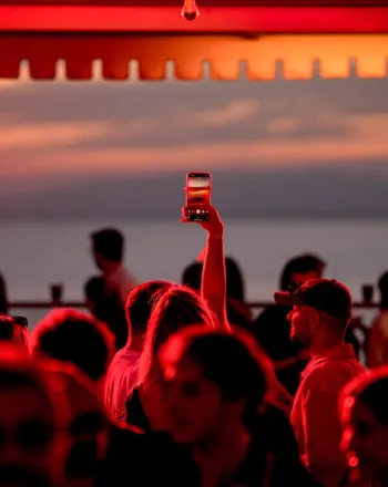 Rooftop Festival: Η Αθήνα ανεβαίνει στις ταράτσες στις 20 Σεπτεμβρίου
