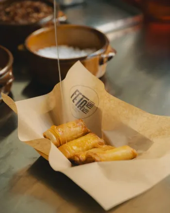 Feta Me Meli: Η φέτα με μέλι έγινε street food στου Ψυρρή