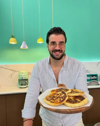 Flatbreads γεμιστά με τυρί