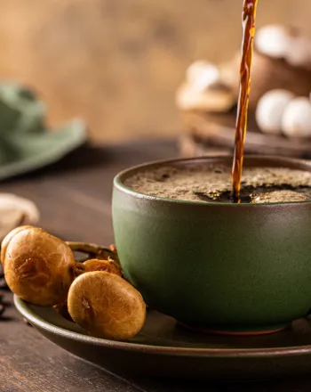 Καφές από μανιτάρια: Το νέο wellness trend και τι λέει η επιστήμη γι’ αυτό