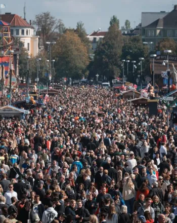 Oktoberfest 2026: Πότε ξεκινά και πόσο κοστίζει η μπίρα στο μεγαλύτερο φεστιβάλ του κόσμου