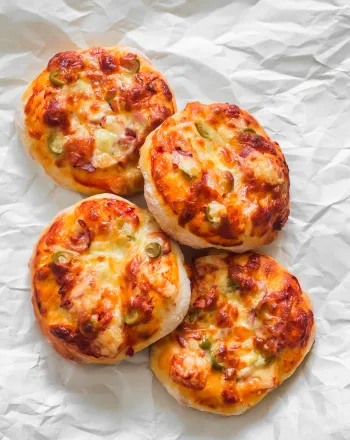 Pizza με ντομάτα σε bagel