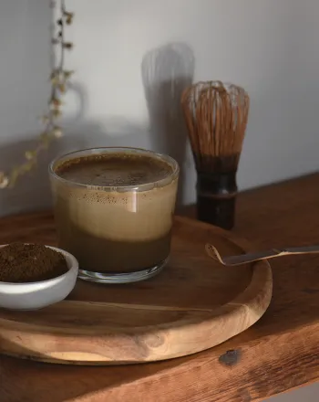 Τι είναι το hojicha: Το καβουρδισμένο πράσινο τσάι που γίνεται παγκόσμιο trend