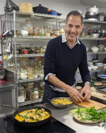 Yotam Ottolenghi: Η ιστορία του διάσημου σεφ, εστιάτορα και συγγραφέα βιβλίων μαγειρικής