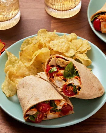 Τορτίγιες με κοτοσαλάτα και ranch dressing