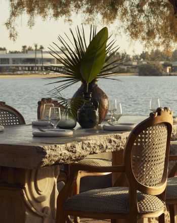 Ark: Στη Γλυφάδα για ελληνική κουζίνα με θέα θάλασσα