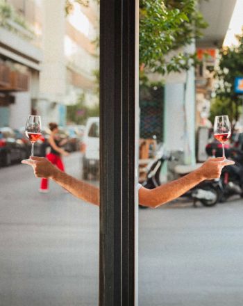 Bobo winebar: Για χαλαρό κρασί και φαγητό κοντά στο κέντρο της Αθήνας