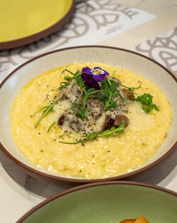 Λεμονάτο ριζότο με τσιγαριαστό αρνί