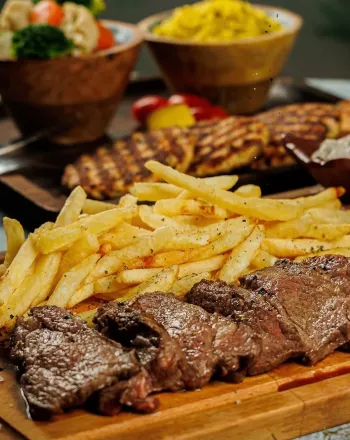 Meat n’ Roses: Πήγαμε για σουβλάκια στο Παγκράτι και καταλήξαμε μπροστά σε μια ταλιάτα flap stick Black Angus