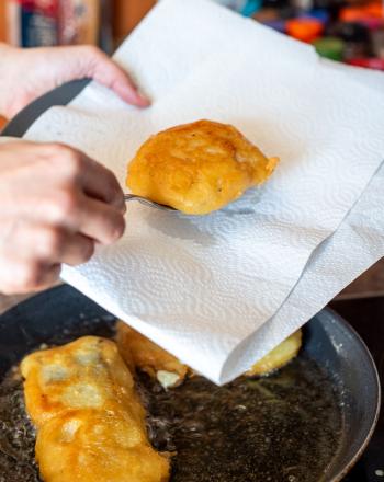 Γιατί τρώμε μπακαλιάρο τηγανητό με σκορδαλιά την 25η Μαρτίου;