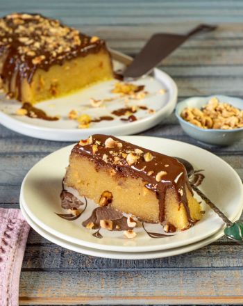 Σιμιγδαλένιος χαλβάς με φουντούκια και σοκολάτα