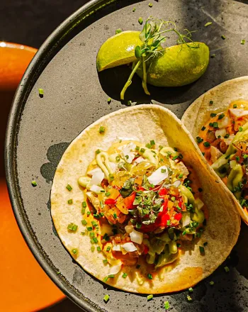 Στο Yucatan του Παλαιού Φαλήρου για tacos, carne asada και μαργαρίτες