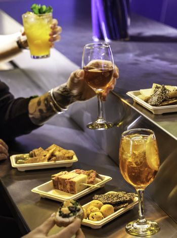 Bar 107: Το μπαρ της Στέγης Ιδρύματος Ωνάση με κρασί, κοκτέιλ και finger food 