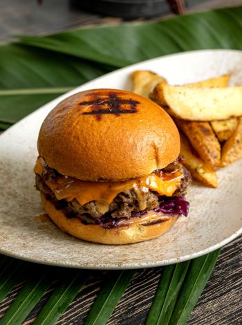 Κλασικά αυτοκίνητα, αυθεντικό Texas BBQ και ρετρό μουσική στο γκολφ Γλυφάδας 