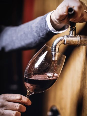 Garum: Ένα ξεχωριστό wine pairing με μενού έξι σταδίων και διεθνείς ετικέτες κρασιών στο Μετς