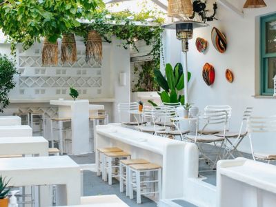 Τα μαγαζιά της Αθήνας που θυμίζουν νησί