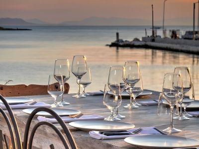 Για καφέ, ποτό, φαγητό στην Αθηναϊκή Ριβιέρα
