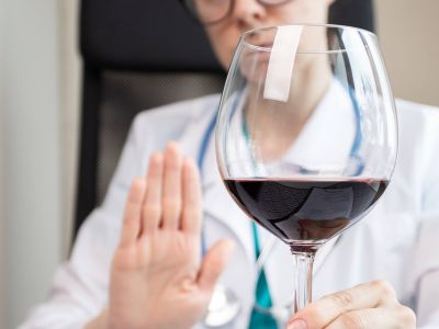 Καμία ποσότητα αλκοόλ δεν είναι ασφαλής - τουλάχιστον όσον αφορά τον κίνδυνο άνοιας