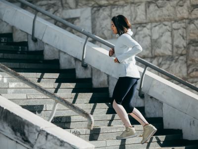 Ξέχνα το γυμναστήριο: Οι επιστήμονες λένε ότι οι σκάλες είναι η άσκηση που αλλάζει τη ζωή σου