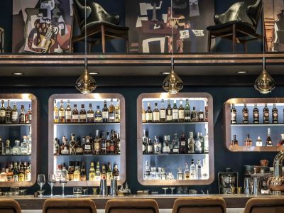 Amber: Ένα λονδρέζικης αισθητικής μπιστρό στην καρδιά της Αθήνας