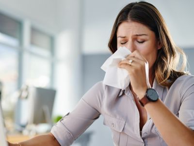 Υποφέρεις από την αλλεργία της άνοιξης; Αυτές οι τροφές θα σε βοηθήσουν