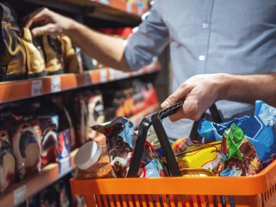 Τα συντηρητικά στα τρόφιμα συνδέονται με υψηλή αρτηριακή πίεση και καρδιακές παθήσεις, σύμφωνα με νέα μελέτη