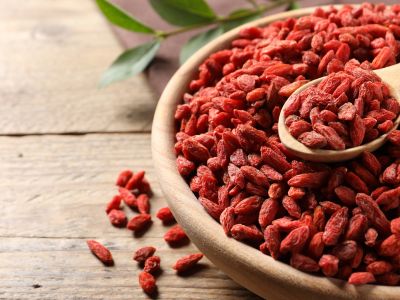 Goji berries: Η ιστορία και τα οφέλη του μικρού κόκκινου καρπού
