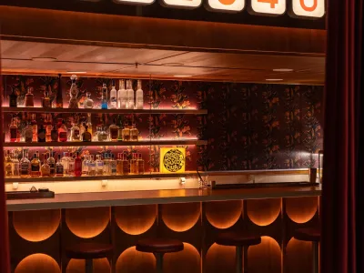 Bar 2046: Κινηματογραφική έξοδος που συνδυάζει ταινία, ποτό και μουσική