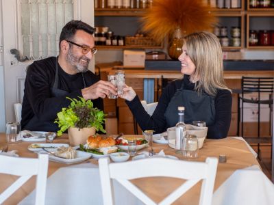 Delio Food Hub: Tι είναι η delicatesseria που άνοιξε μόλις στην Καλλιθέα;