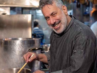 Στο Οινομαγειρείον Ήπειρος για τη διάσημη μαγειρίτσα της Αθήνας